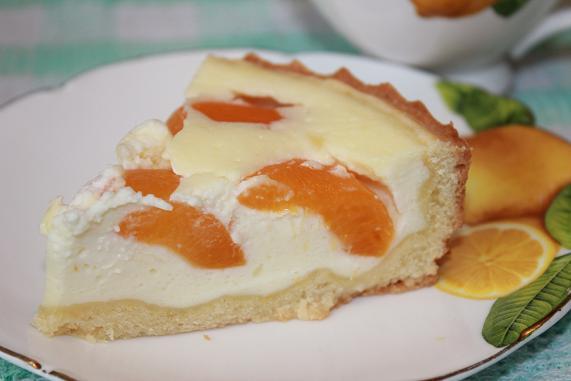 творожный пирог с абрикосами кусок